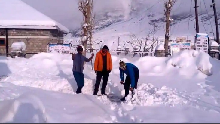 Six inches of snow expected in Kashmir and Ladakh parts: Dir MeT